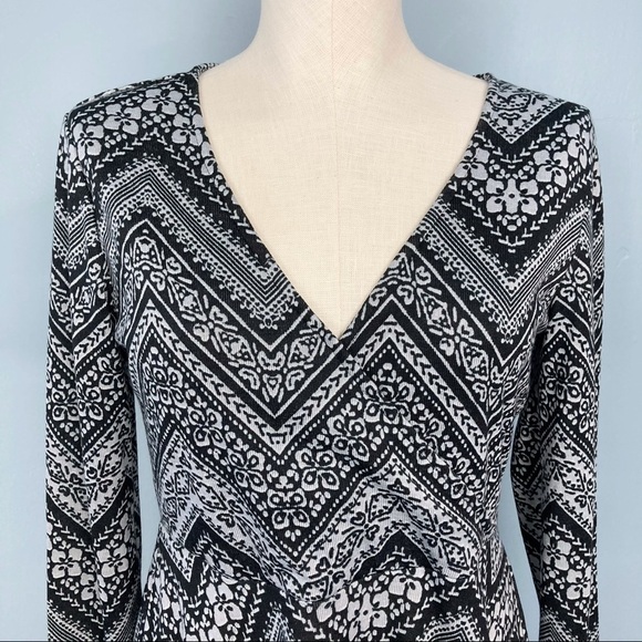 prince & Fox Floral Faux Wrap Skater Shift Dress - Picture 2 of 16